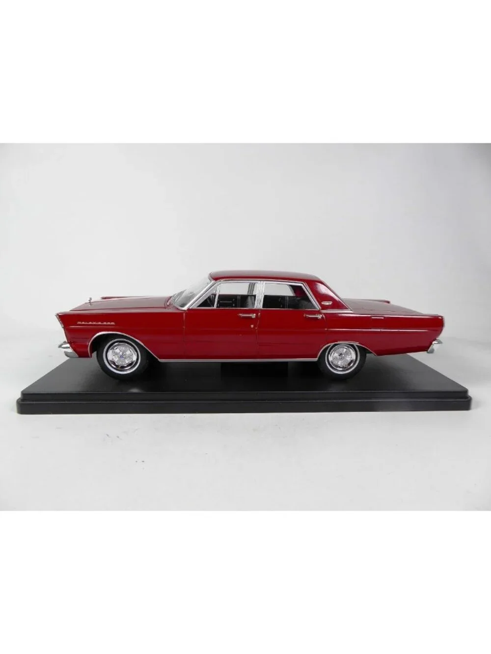1965 Ford Galaxie 500 Miniature Car Model 1/24 Scale Collectible Toy Vehicle
